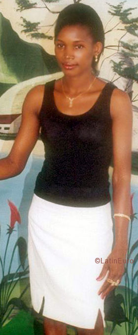 Date this happy Cameroon girl Aminate from Yaounde A9733