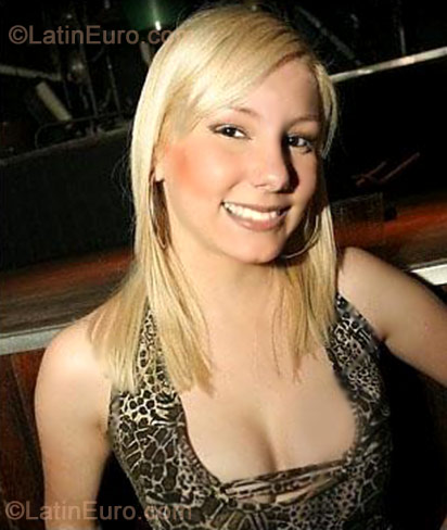 Date this hot Brazil girl Camila from Curitiba B-122