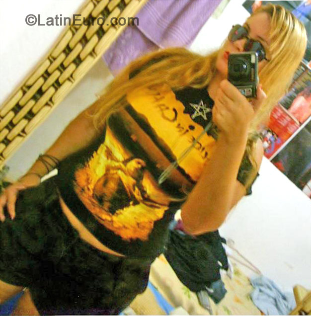 Date this young Brazil girl Evelin from Curitiba B-151