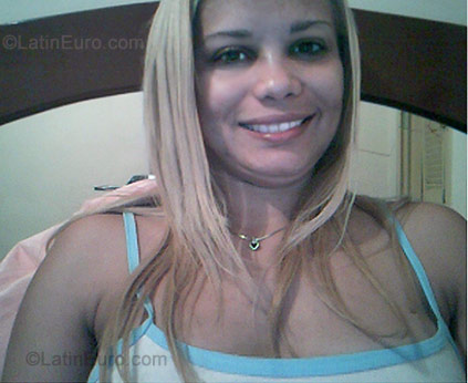 Date this happy Brazil girl Kelly from Sao Paulo B-161