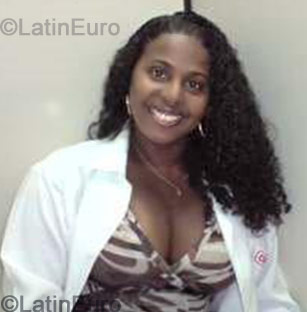 Date this lovely Brazil girl Ilzalee from Sao Jose Dos Pinhais B-172