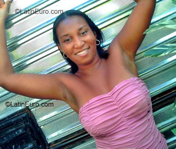 Date this good-looking Brazil girl Ivone from  B-279