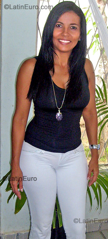 Date this nice looking Brazil girl Valeria from Joao Pessoa B-86
