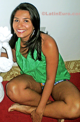 Date this stunning Brazil girl Kellen from Salvador B103