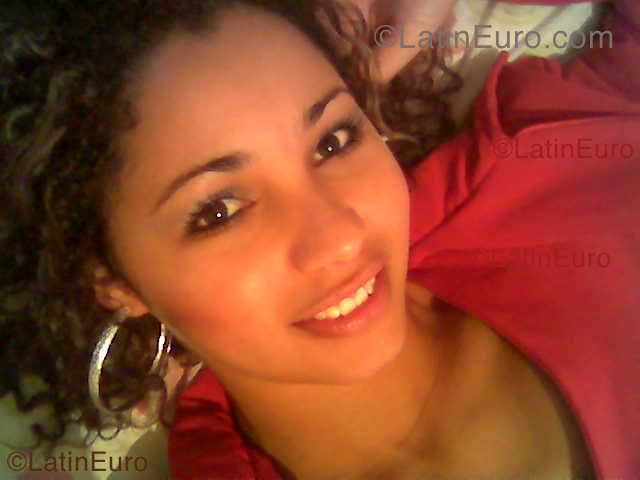 Date this attractive Brazil girl Estrelah from Porto Aegre B1149