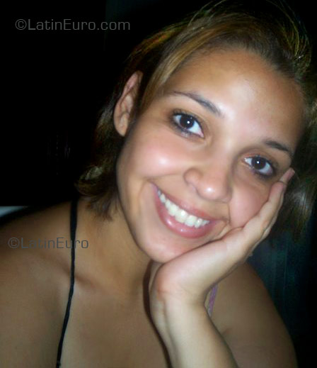 Date this funny Brazil girl Janaina from Rio Verde B1310