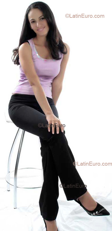 Date this hard body Brazil girl Edvania from Palmas B1419