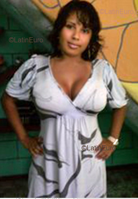 Date this beautiful Brazil girl Bruna from Rio de Janeiro B1472