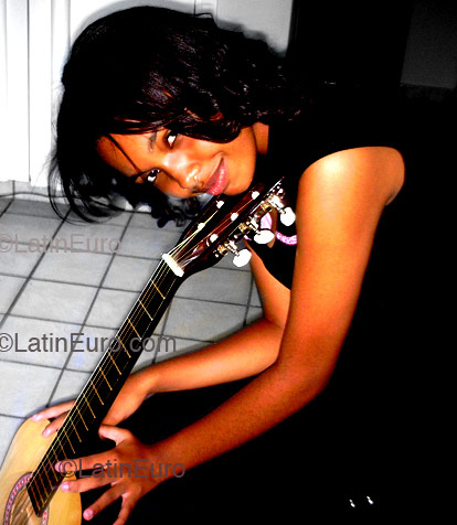 Date this attractive Brazil girl Lidia from Parnamirim B1527