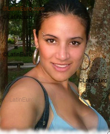 Date this young Brazil girl Celina from Pindamonhagaba B1556