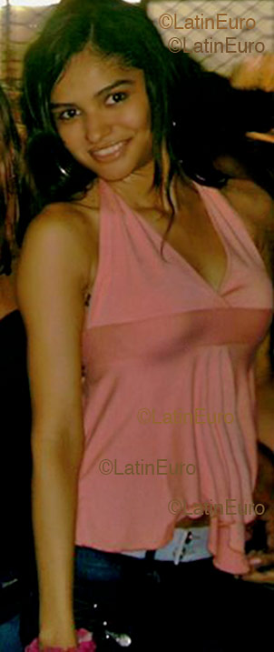 Date this attractive Brazil girl Deborah from Manaus B1591