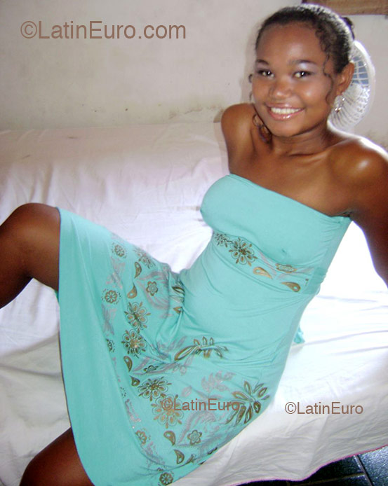 Date this nice looking Brazil girl Marcia from Caxias B1603