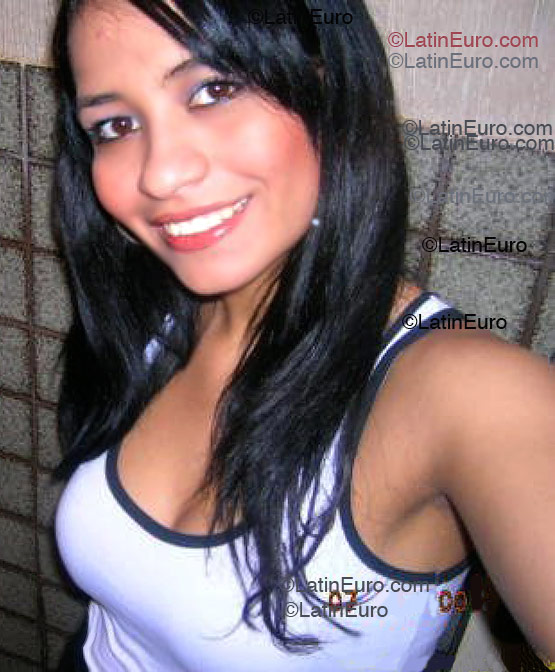 Date this passionate Brazil girl Flavia from Campos Dos Goytacazes B1701