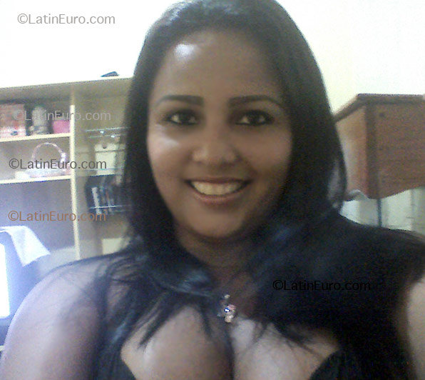 Date this passionate Brazil girl Ellen from Macapa B1760