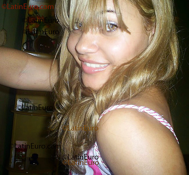 Date this sultry Brazil girl Ludmilla from Goiania B1776