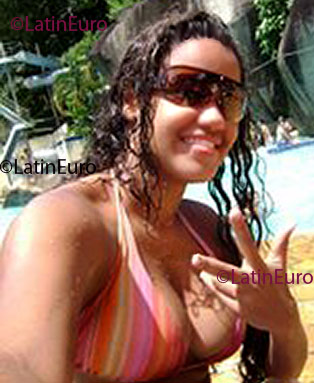 Date this attractive Brazil girl Mari from  B1809