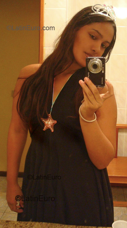 Date this voluptuous Brazil girl Kamilla from Maraba B1846