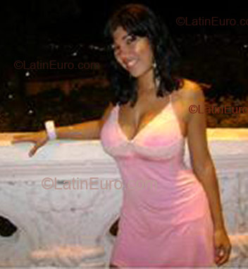 Date this athletic Brazil girl Elisabeth from Salvador B1860