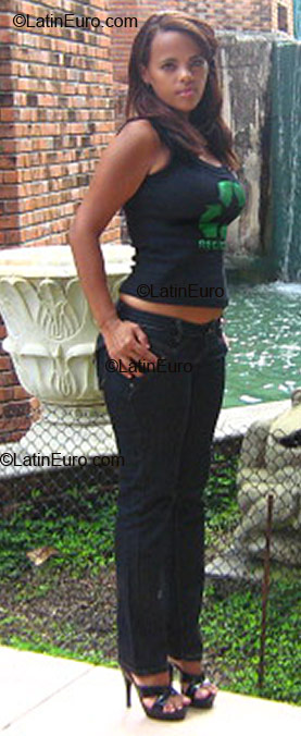 Date this fun Brazil girl Alexandra from Recife B1866