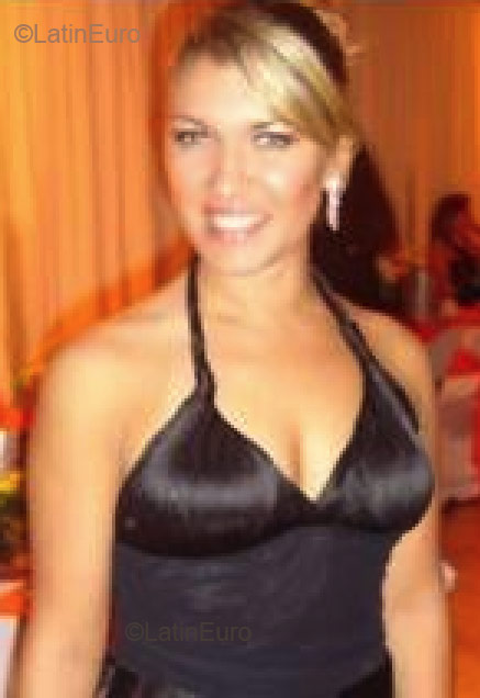 Date this attractive Brazil girl Vanize- from Porto Alegre B1930