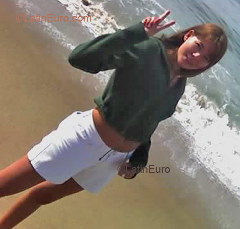 Date this happy Brazil girl Flaviane from  B1976