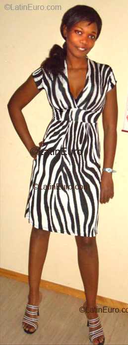 Date this gorgeous Brazil girl Lathifa from Munich B2017