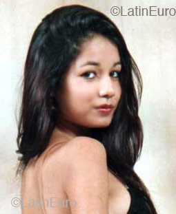 Date this georgeous Brazil girl Elayne from  B2034