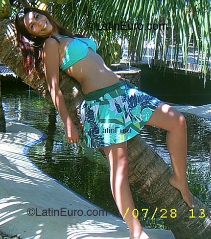 Date this voluptuous Brazil girl Jaqueline from Recife B2078