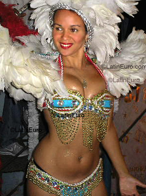 Date this attractive Brazil girl Fernanda from Rio de Janeiro B2129