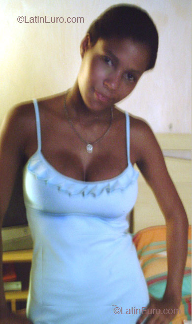 Date this attractive Brazil girl Lucimar from Rio de Janeiro B2165
