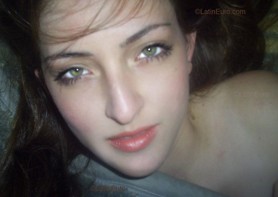 Date this georgeous Brazil girl Aline from  B2167