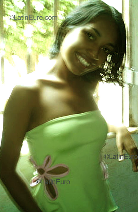 Date this attractive Brazil girl Ana from Sao Luis B2170