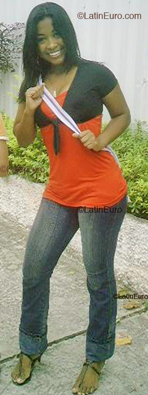 Date this nice looking Brazil girl Agnes from Rio de Janeiro B2173