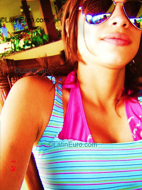 Date this funny Brazil girl Heloisa from Brasilia B2204