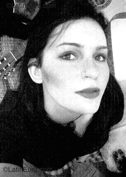 Date this funny Brazil girl Mariana from Belo Horizonte B2283