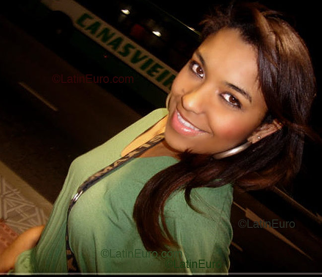 Date this foxy Brazil girl Ana from Florianopolis B2299