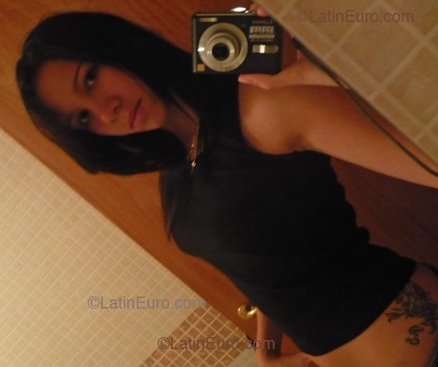 Date this attractive Brazil girl Roberta from  B2357