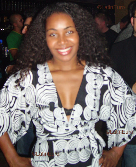 Date this happy Brazil girl Irailde from  B2376