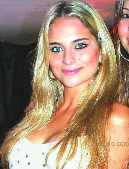 Date this pretty Brazil girl Kethy from Curitiba B2387