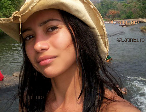 Date this sensual Brazil girl Geizimar from  B2393