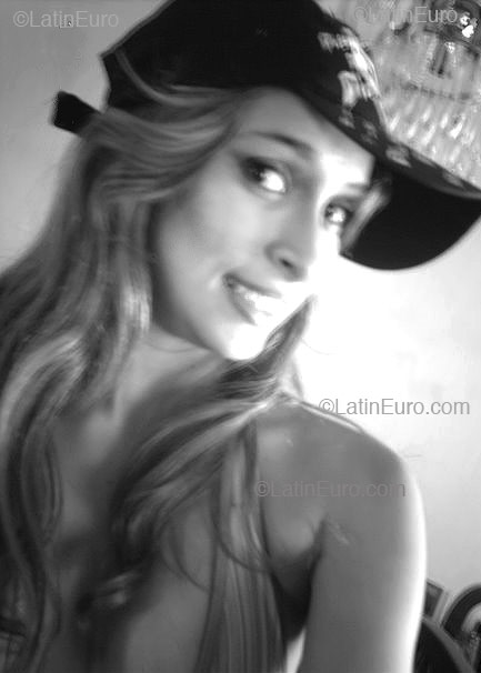 Date this hard body Brazil girl Davidhia from RECIFE B2448