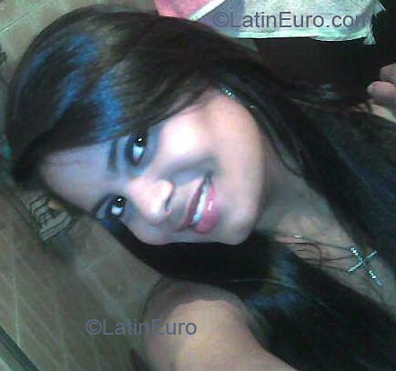 Date this nice looking Brazil girl Thaise from BARREIRAS B2556