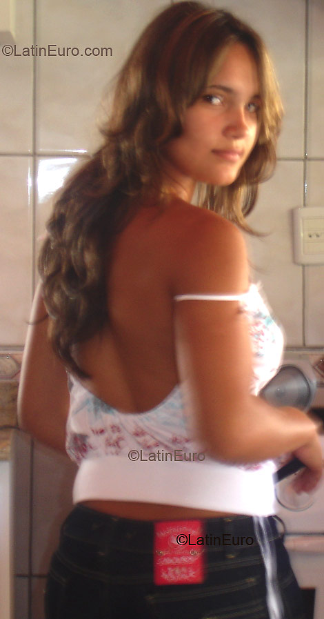 Date this delightful Brazil girl Bruna from GOIANIA B2565
