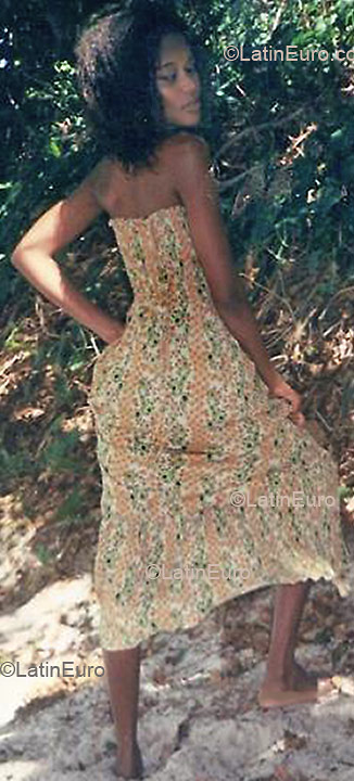 Date this charming Brazil girl Marines from SALVADOR B2580