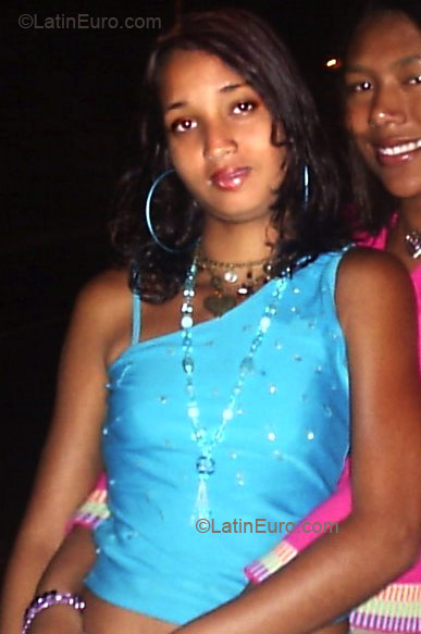 Date this sultry Brazil girl Yasmin from BRASILIA B2586