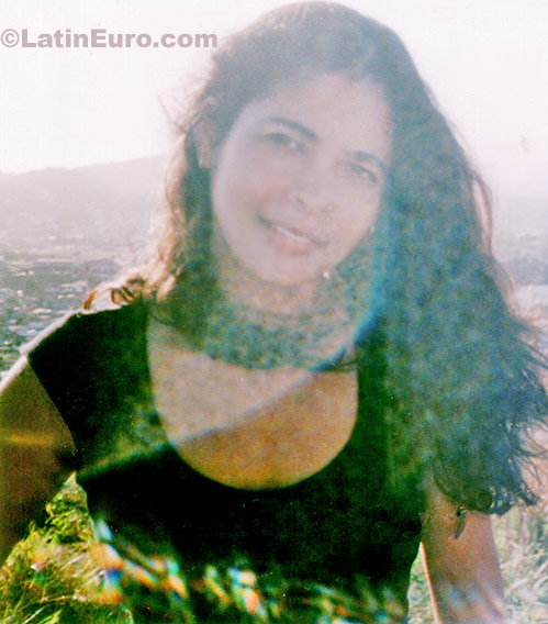 Date this nice looking Brazil girl Renata from Vitoria B259