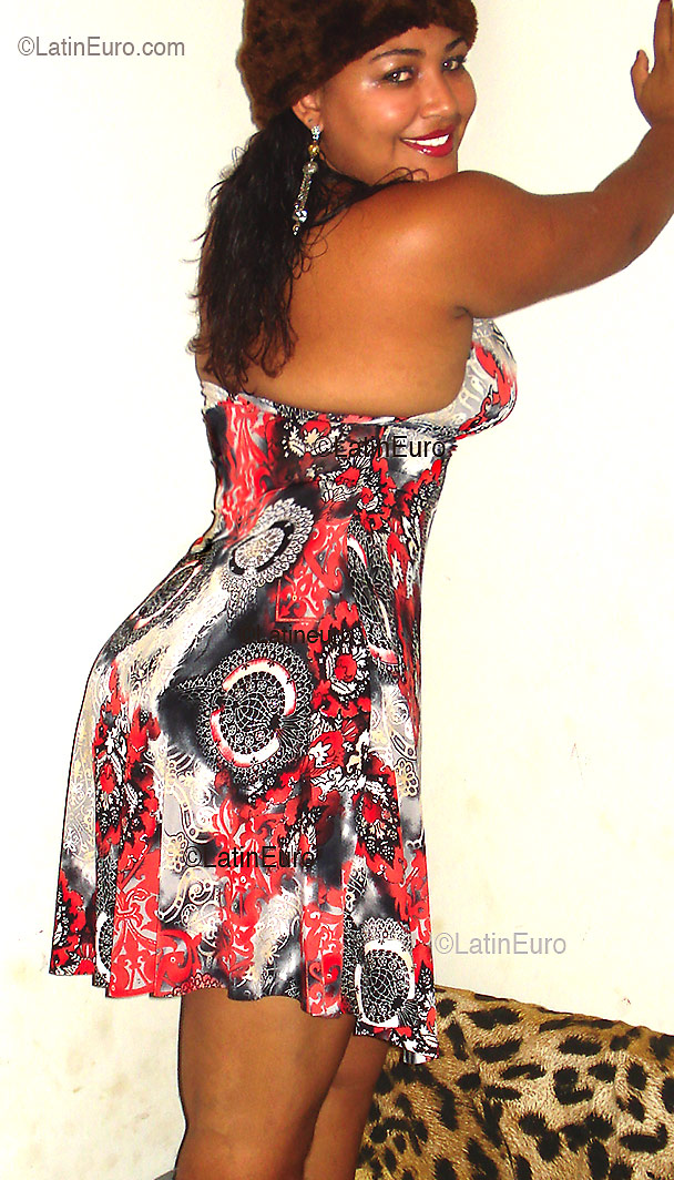 Date this hard body Brazil girl Thalita from MANTENA B2624