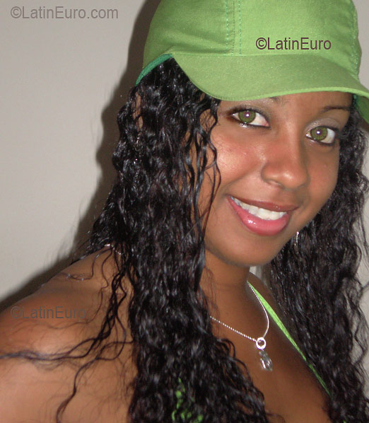 Date this happy Brazil girl Veronica from SALVADOR B2718