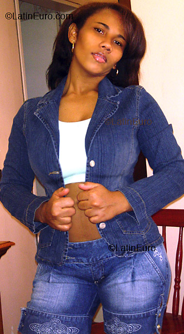 Date this lovely Brazil girl Sandra from BRASILIA B2895