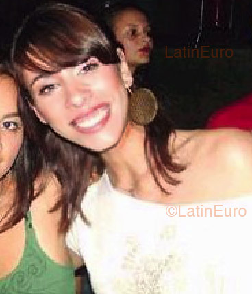 Date this sultry Brazil girl Tais from CURITIBA B2910